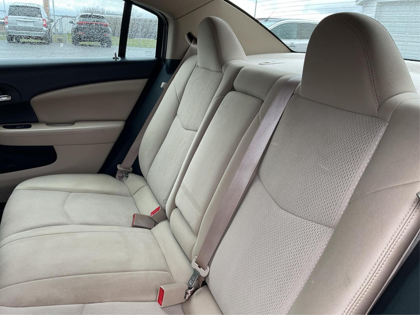 2011 Chrysler 200 Touring (1C3BC1FG5BN) with an 3.6L V6 DOHC 24V FFV engine, 6-Speed Automatic transmission, located at 1230 East Main St, Xenia, OH, 45385, (937) 908-9800, 39.688026, -83.910172 - Photo#9