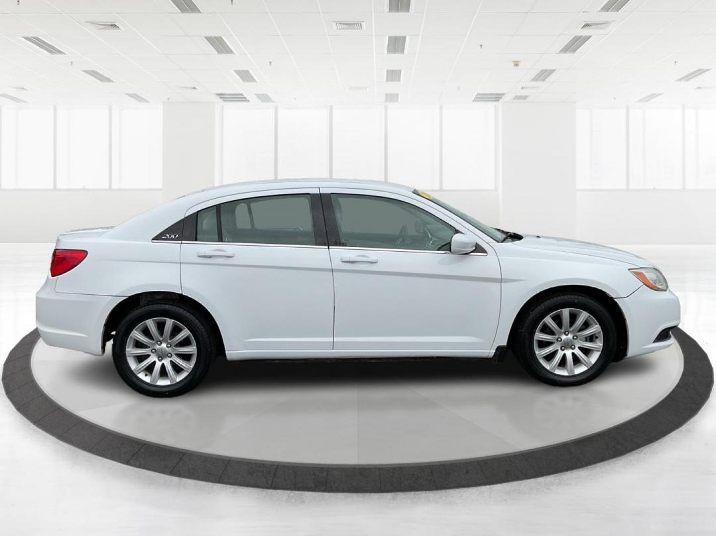 2011 Chrysler 200 Touring (1C3BC1FG5BN) with an 3.6L V6 DOHC 24V FFV engine, 6-Speed Automatic transmission, located at 1230 East Main St, Xenia, OH, 45385, (937) 908-9800, 39.688026, -83.910172 - Photo#1