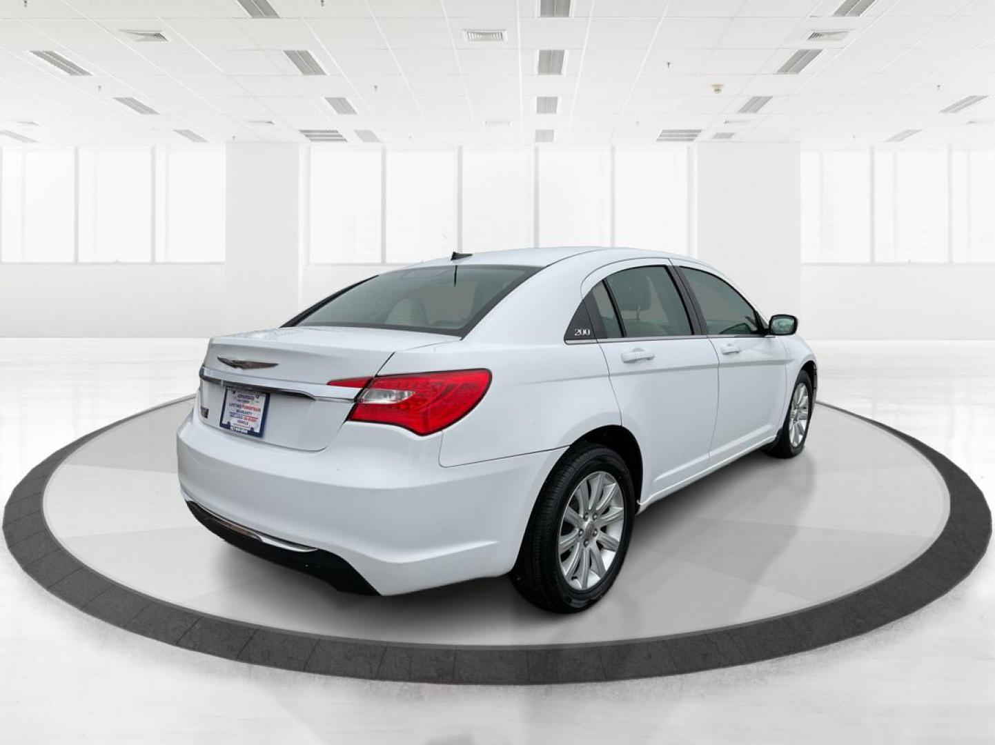 2011 Chrysler 200 Touring (1C3BC1FG5BN) with an 3.6L V6 DOHC 24V FFV engine, 6-Speed Automatic transmission, located at 1230 East Main St, Xenia, OH, 45385, (937) 908-9800, 39.688026, -83.910172 - Photo#2