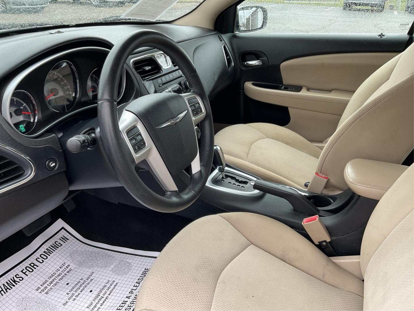 2011 Chrysler 200 Touring (1C3BC1FG5BN) with an 3.6L V6 DOHC 24V FFV engine, 6-Speed Automatic transmission, located at 1230 East Main St, Xenia, OH, 45385, (937) 908-9800, 39.688026, -83.910172 - Photo#8
