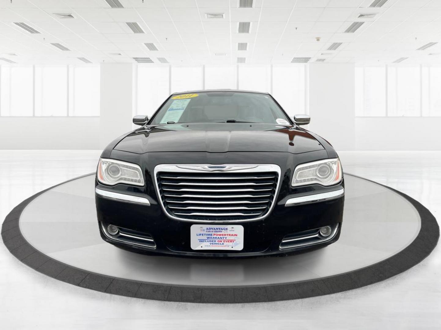 2011 Blackberry Pearl Chrysler 300 Limited RWD (2C3CA5CG4BH) with an 3.6L V6 SOHC 24V engine, 5-Speed Automatic transmission, located at 4508 South Dixie Dr, Moraine, OH, 45439, (937) 908-9800, 39.689976, -84.218452 - Photo#5