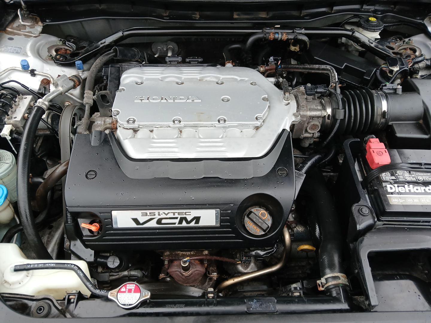 2011 Honda Accord EX-L V-6 Sedan AT (1HGCP3F82BA) with an 3.5L V6 SOHC 24V engine, 5-Speed Automatic transmission, located at 4508 South Dixie Dr, Moraine, OH, 45439, (937) 908-9800, 39.689976, -84.218452 - Photo#9