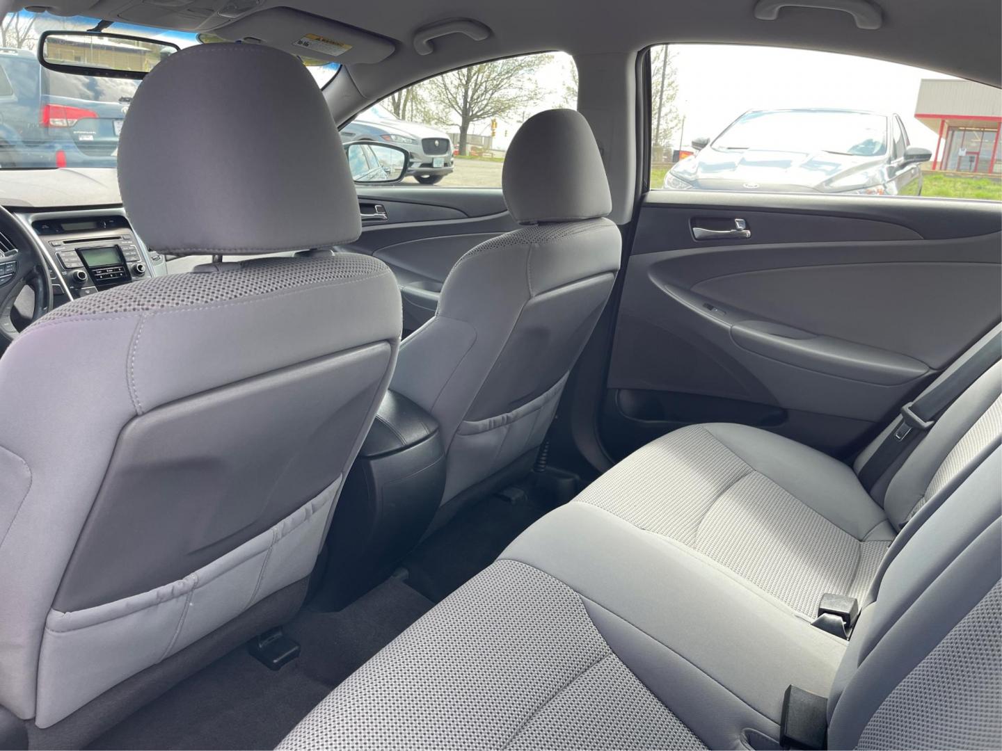 2011 Hyundai Sonata GLS Auto (5NPEB4AC5BH) with an 2.4L L4 DOHC 16V engine, 6-Speed Automatic transmission, located at 8750 N County Rd 25A, Piqua, OH, 45356, (937) 908-9800, 40.164391, -84.232513 - Photo#9