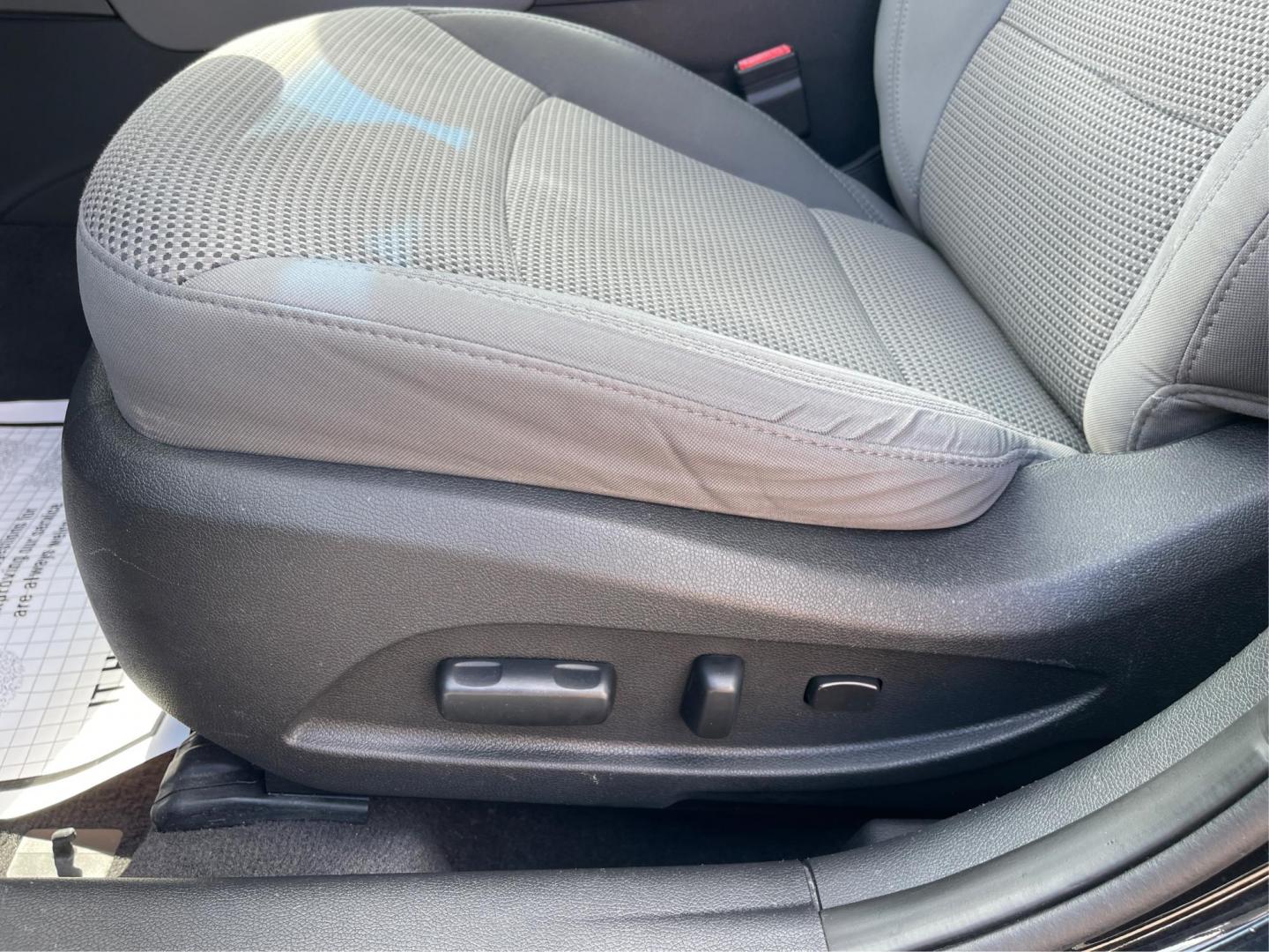 2011 Hyundai Sonata GLS Auto (5NPEB4AC5BH) with an 2.4L L4 DOHC 16V engine, 6-Speed Automatic transmission, located at 8750 N County Rd 25A, Piqua, OH, 45356, (937) 908-9800, 40.164391, -84.232513 - Photo#16