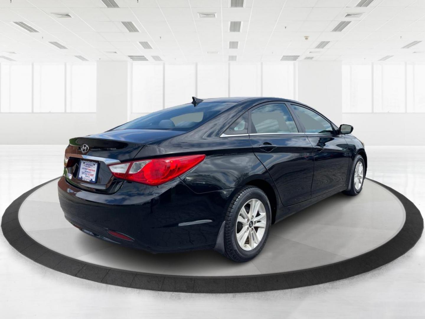 2011 Hyundai Sonata GLS Auto (5NPEB4AC5BH) with an 2.4L L4 DOHC 16V engine, 6-Speed Automatic transmission, located at 8750 N County Rd 25A, Piqua, OH, 45356, (937) 908-9800, 40.164391, -84.232513 - Photo#2