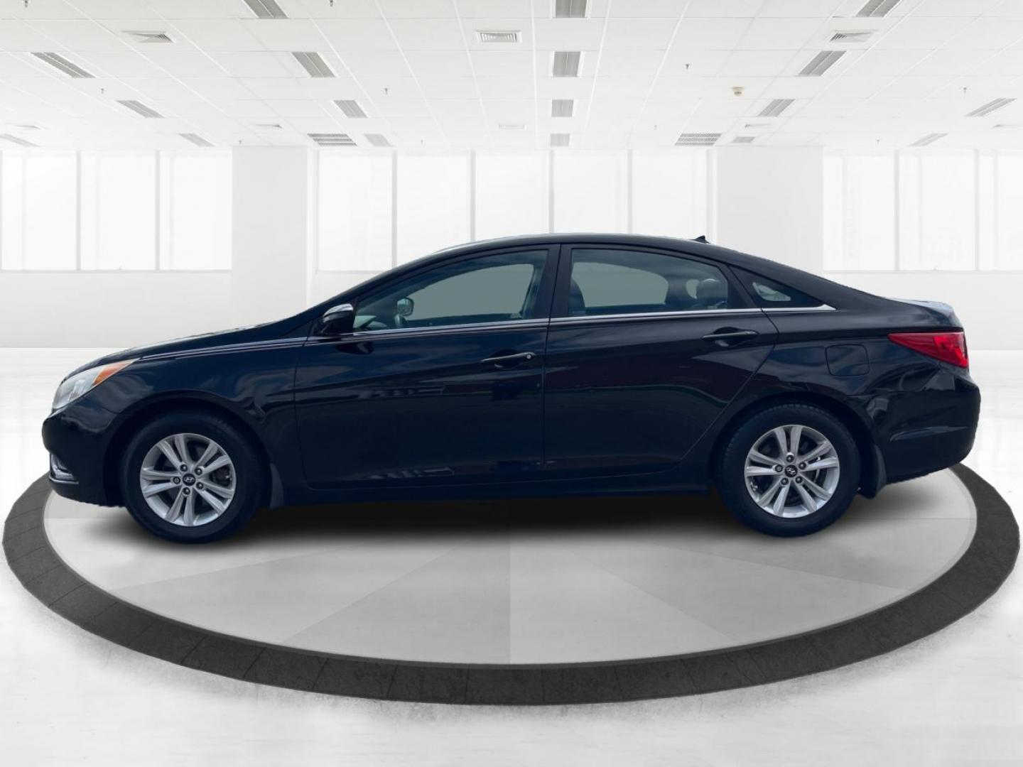 2011 Hyundai Sonata GLS Auto (5NPEB4AC5BH) with an 2.4L L4 DOHC 16V engine, 6-Speed Automatic transmission, located at 8750 N County Rd 25A, Piqua, OH, 45356, (937) 908-9800, 40.164391, -84.232513 - Photo#5