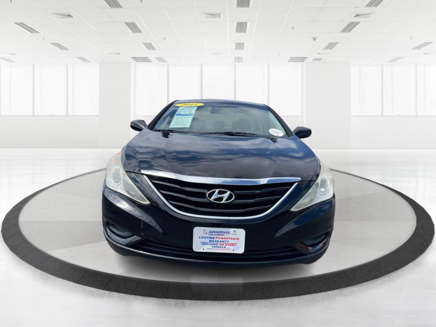 2011 Hyundai Sonata GLS Auto (5NPEB4AC5BH) with an 2.4L L4 DOHC 16V engine, 6-Speed Automatic transmission, located at 8750 N County Rd 25A, Piqua, OH, 45356, (937) 908-9800, 40.164391, -84.232513 - Photo#6