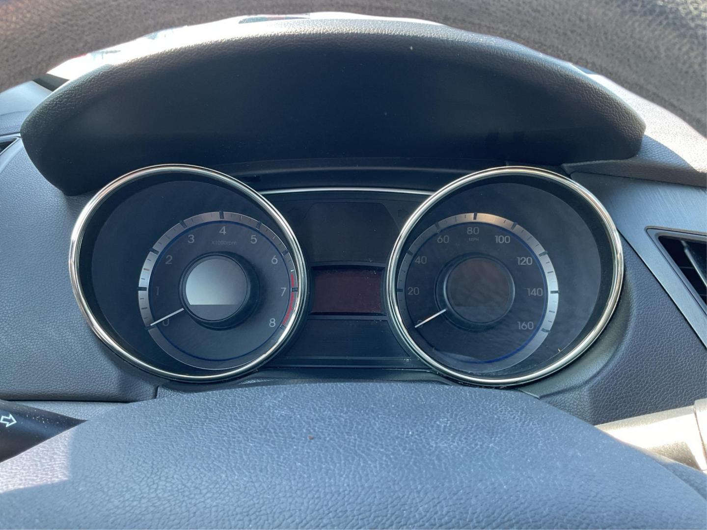 2011 Hyundai Sonata GLS (5NPEB4AC0BH) with an 2.4L I-4 gasoline direct injection engine, located at 8750 N County Rd 25A, Piqua, OH, 45356, (937) 908-9800, 40.164391, -84.232513 - Photo#14