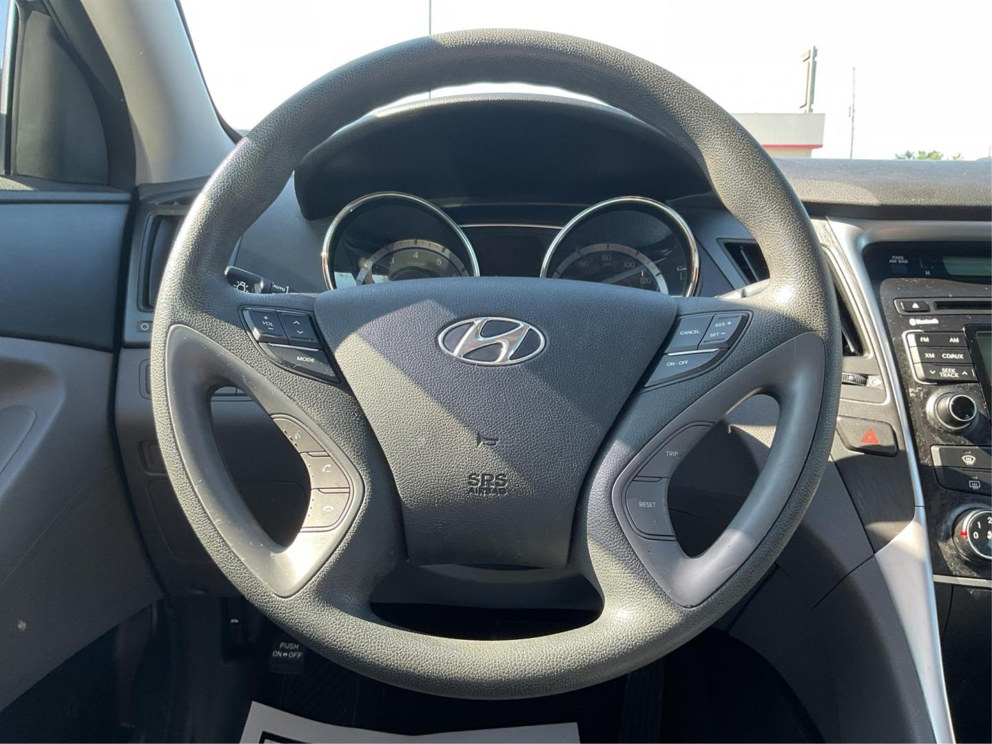 2011 Hyundai Sonata GLS (5NPEB4AC0BH) with an 2.4L I-4 gasoline direct injection engine, located at 8750 N County Rd 25A, Piqua, OH, 45356, (937) 908-9800, 40.164391, -84.232513 - Photo#15