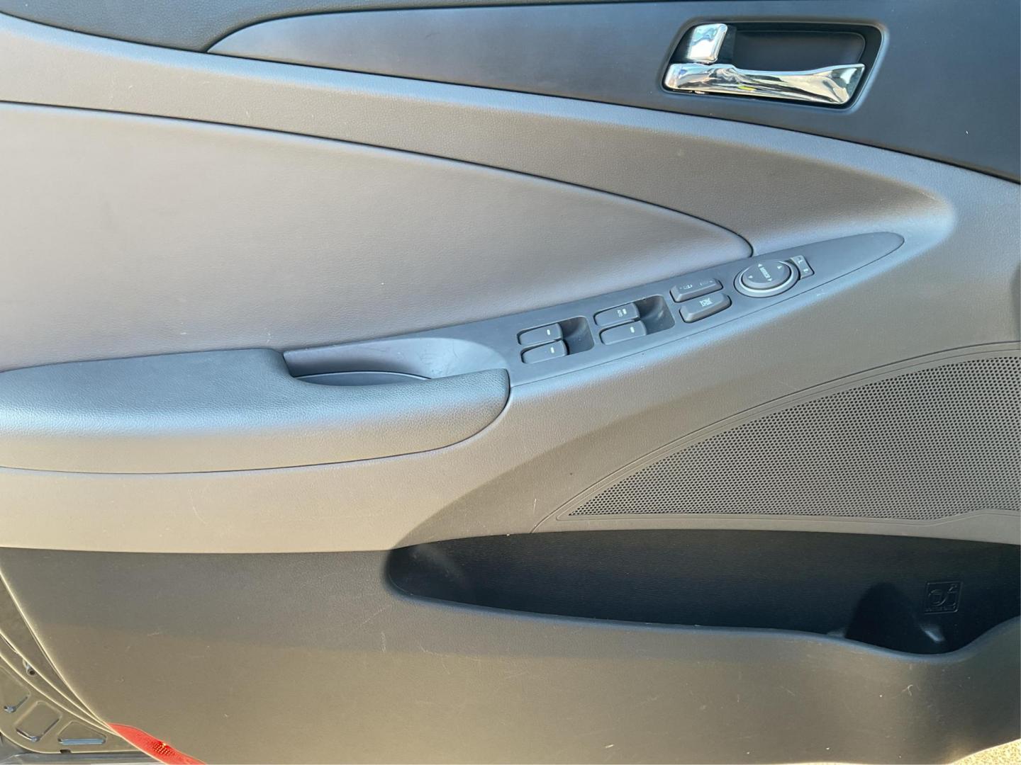 2011 Hyundai Sonata GLS (5NPEB4AC0BH) with an 2.4L I-4 gasoline direct injection engine, located at 8750 N County Rd 25A, Piqua, OH, 45356, (937) 908-9800, 40.164391, -84.232513 - Photo#17