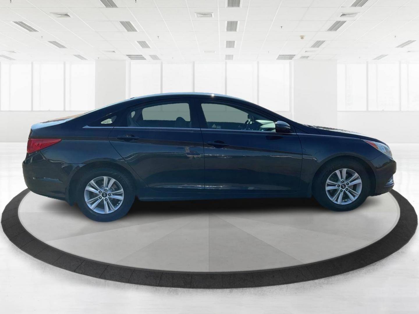 2011 Hyundai Sonata GLS (5NPEB4AC0BH) with an 2.4L I-4 gasoline direct injection engine, located at 8750 N County Rd 25A, Piqua, OH, 45356, (937) 908-9800, 40.164391, -84.232513 - Photo#1