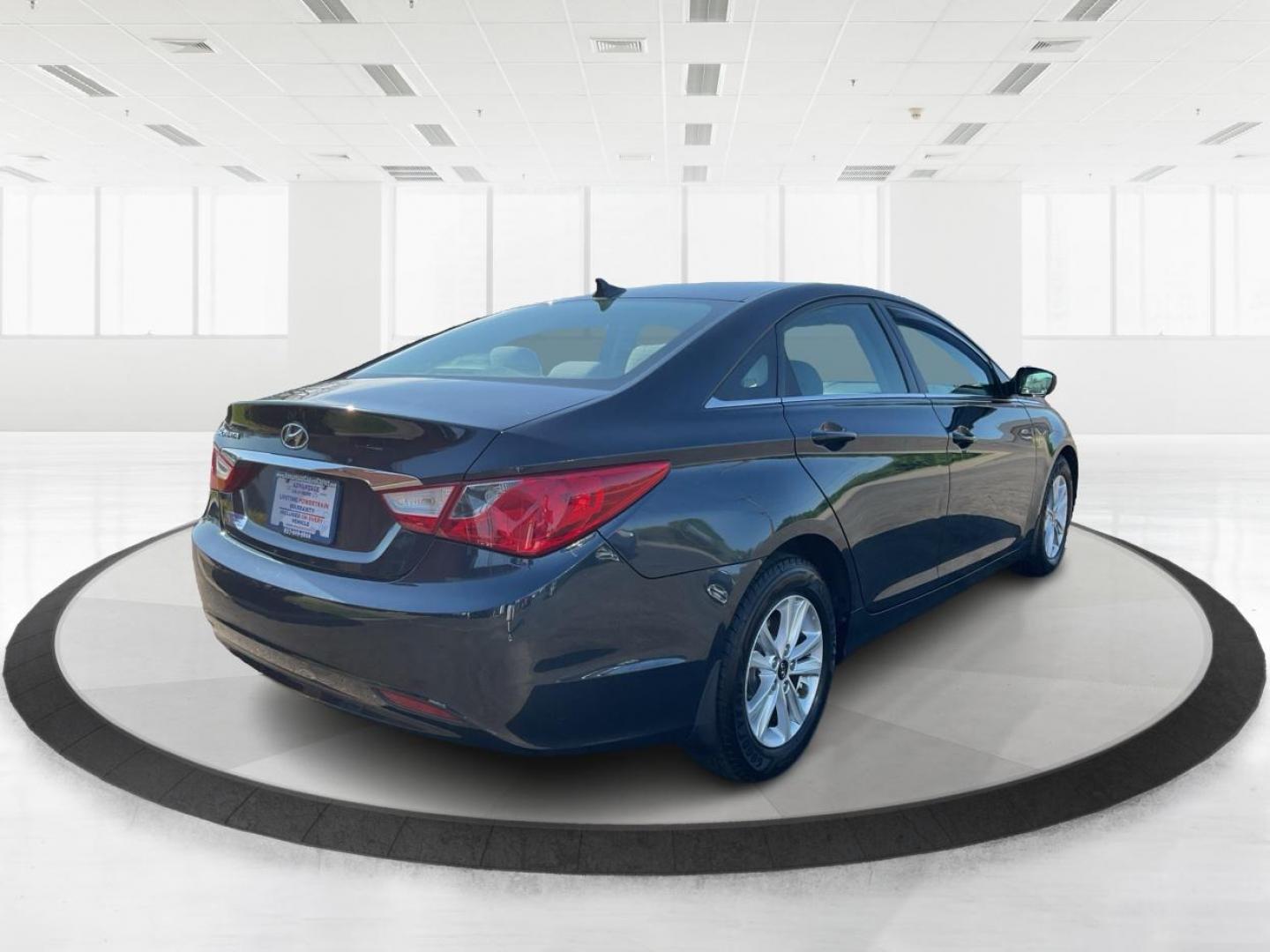 2011 Hyundai Sonata GLS (5NPEB4AC0BH) with an 2.4L I-4 gasoline direct injection engine, located at 8750 N County Rd 25A, Piqua, OH, 45356, (937) 908-9800, 40.164391, -84.232513 - Photo#2