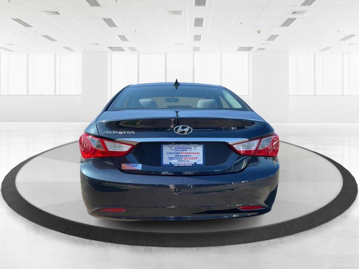 2011 Hyundai Sonata GLS (5NPEB4AC0BH) with an 2.4L I-4 gasoline direct injection engine, located at 8750 N County Rd 25A, Piqua, OH, 45356, (937) 908-9800, 40.164391, -84.232513 - Photo#3