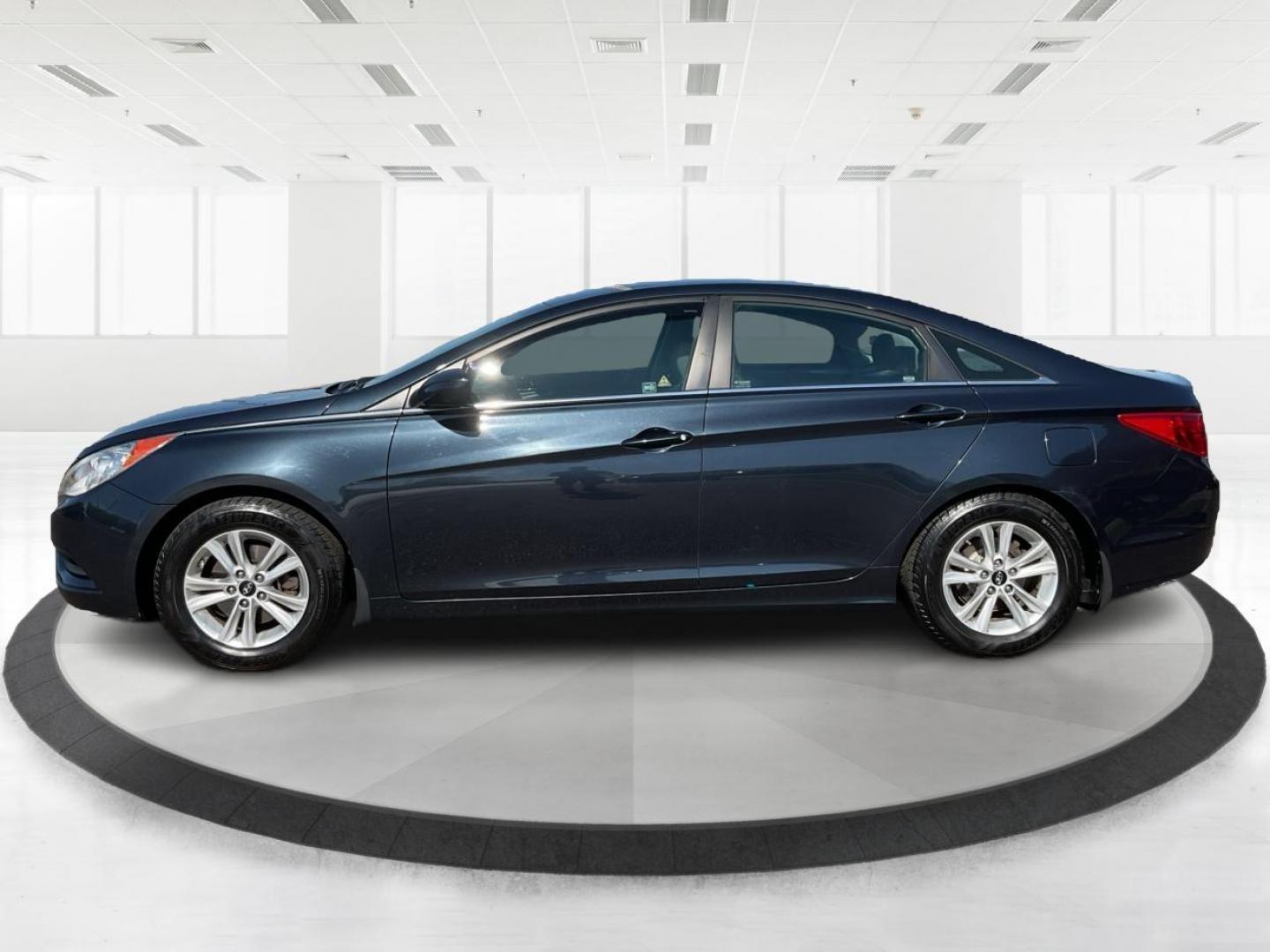 2011 Hyundai Sonata GLS (5NPEB4AC0BH) with an 2.4L I-4 gasoline direct injection engine, located at 8750 N County Rd 25A, Piqua, OH, 45356, (937) 908-9800, 40.164391, -84.232513 - Photo#5