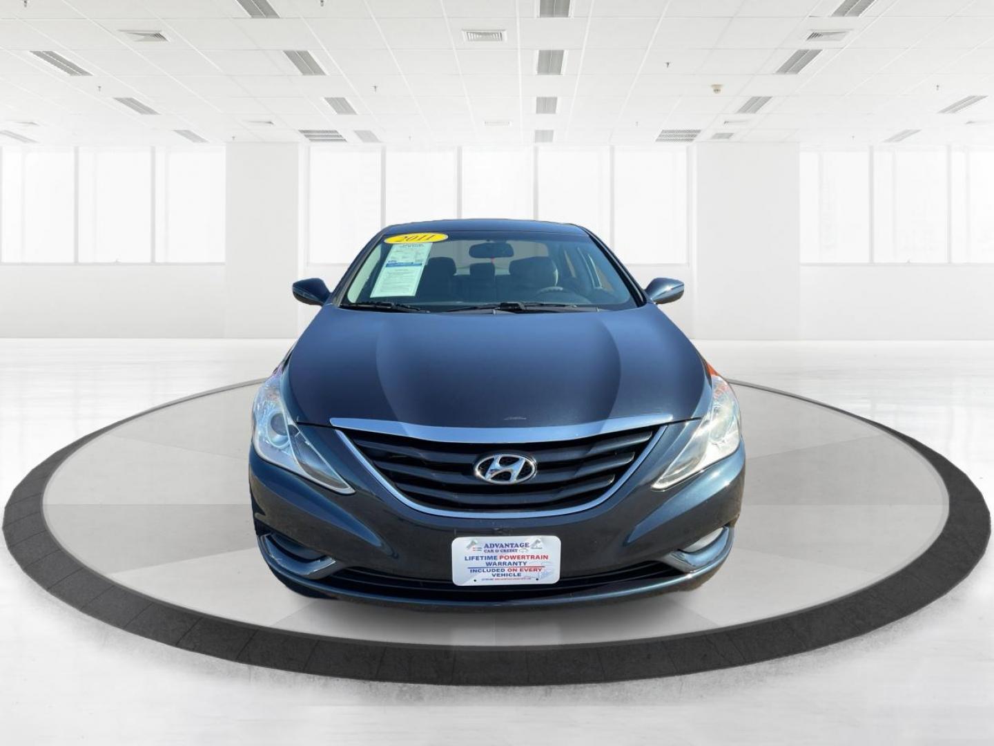 2011 Hyundai Sonata GLS (5NPEB4AC0BH) with an 2.4L I-4 gasoline direct injection engine, located at 8750 N County Rd 25A, Piqua, OH, 45356, (937) 908-9800, 40.164391, -84.232513 - Photo#6