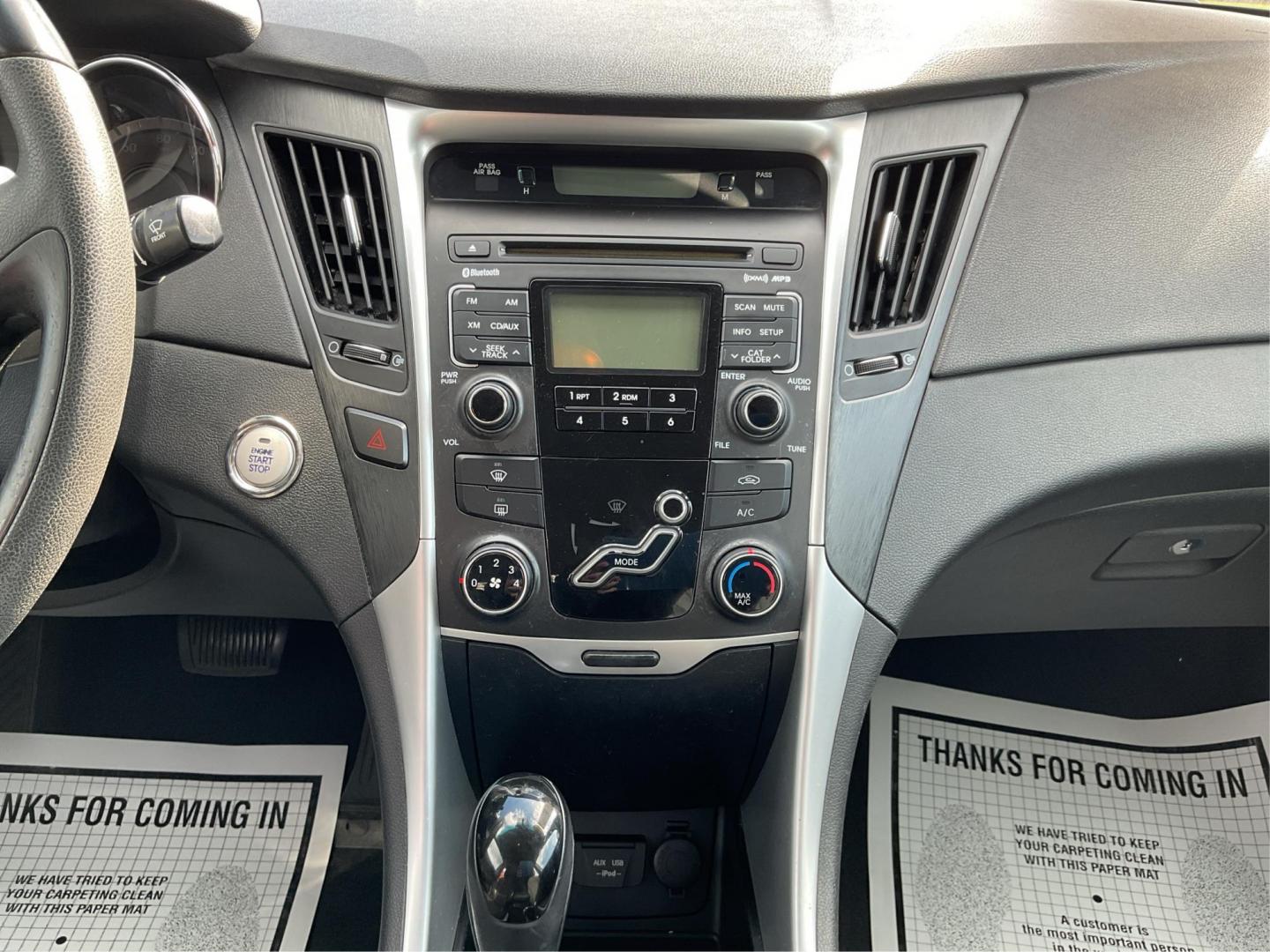 2011 Hyundai Sonata SE (5NPEC4AC5BH) with an 2.4L I-4 gasoline direct injection engine, located at 401 Woodman Dr, Riverside, OH, 45431, (937) 908-9800, 39.760899, -84.123421 - Photo#12