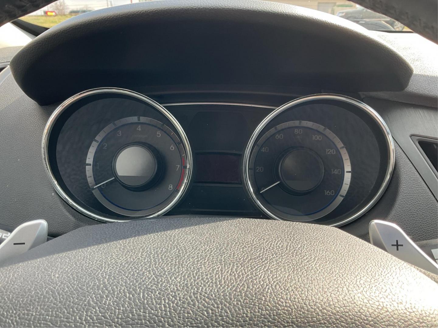 2011 Hyundai Sonata SE (5NPEC4AC5BH) with an 2.4L I-4 gasoline direct injection engine, located at 401 Woodman Dr, Riverside, OH, 45431, (937) 908-9800, 39.760899, -84.123421 - Photo#14