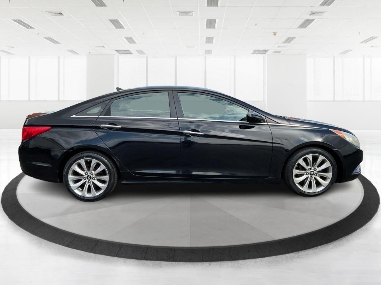 2011 Hyundai Sonata SE (5NPEC4AC5BH) with an 2.4L I-4 gasoline direct injection engine, located at 401 Woodman Dr, Riverside, OH, 45431, (937) 908-9800, 39.760899, -84.123421 - Photo#1
