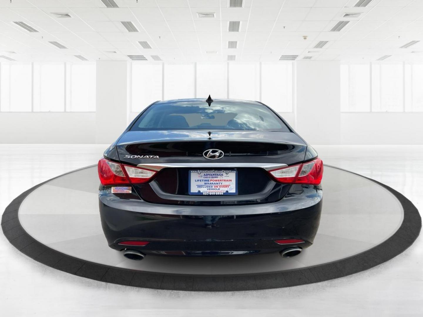 2011 Hyundai Sonata SE (5NPEC4AC5BH) with an 2.4L I-4 gasoline direct injection engine, located at 401 Woodman Dr, Riverside, OH, 45431, (937) 908-9800, 39.760899, -84.123421 - Photo#3