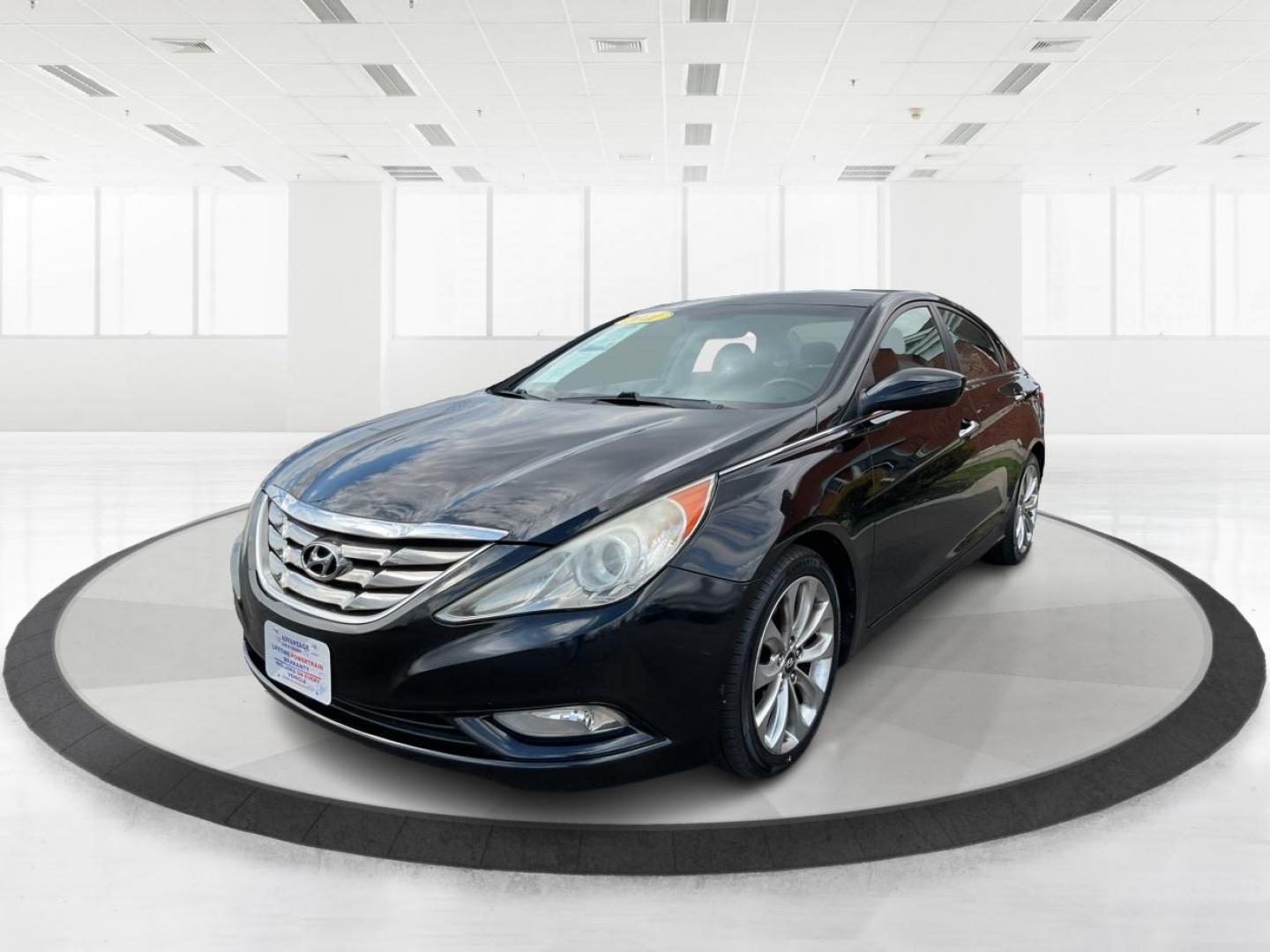 2011 Hyundai Sonata SE (5NPEC4AC5BH) with an 2.4L I-4 gasoline direct injection engine, located at 401 Woodman Dr, Riverside, OH, 45431, (937) 908-9800, 39.760899, -84.123421 - Photo#7