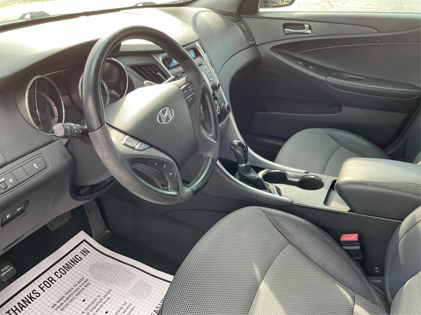 2011 Hyundai Sonata SE (5NPEC4AC5BH) with an 2.4L I-4 gasoline direct injection engine, located at 401 Woodman Dr, Riverside, OH, 45431, (937) 908-9800, 39.760899, -84.123421 - Photo#8