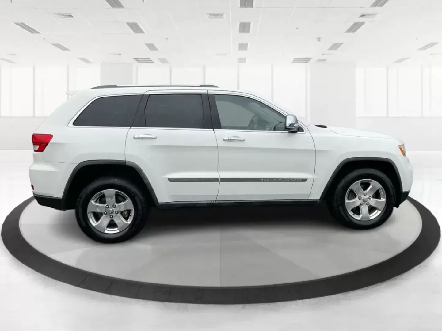 2011 Jeep Grand Cherokee Limited (1J4RR5GG2BC) with an Other engine, located at 4508 South Dixie Dr, Moraine, OH, 45439, (937) 908-9800, 39.689976, -84.218452 - Photo#1