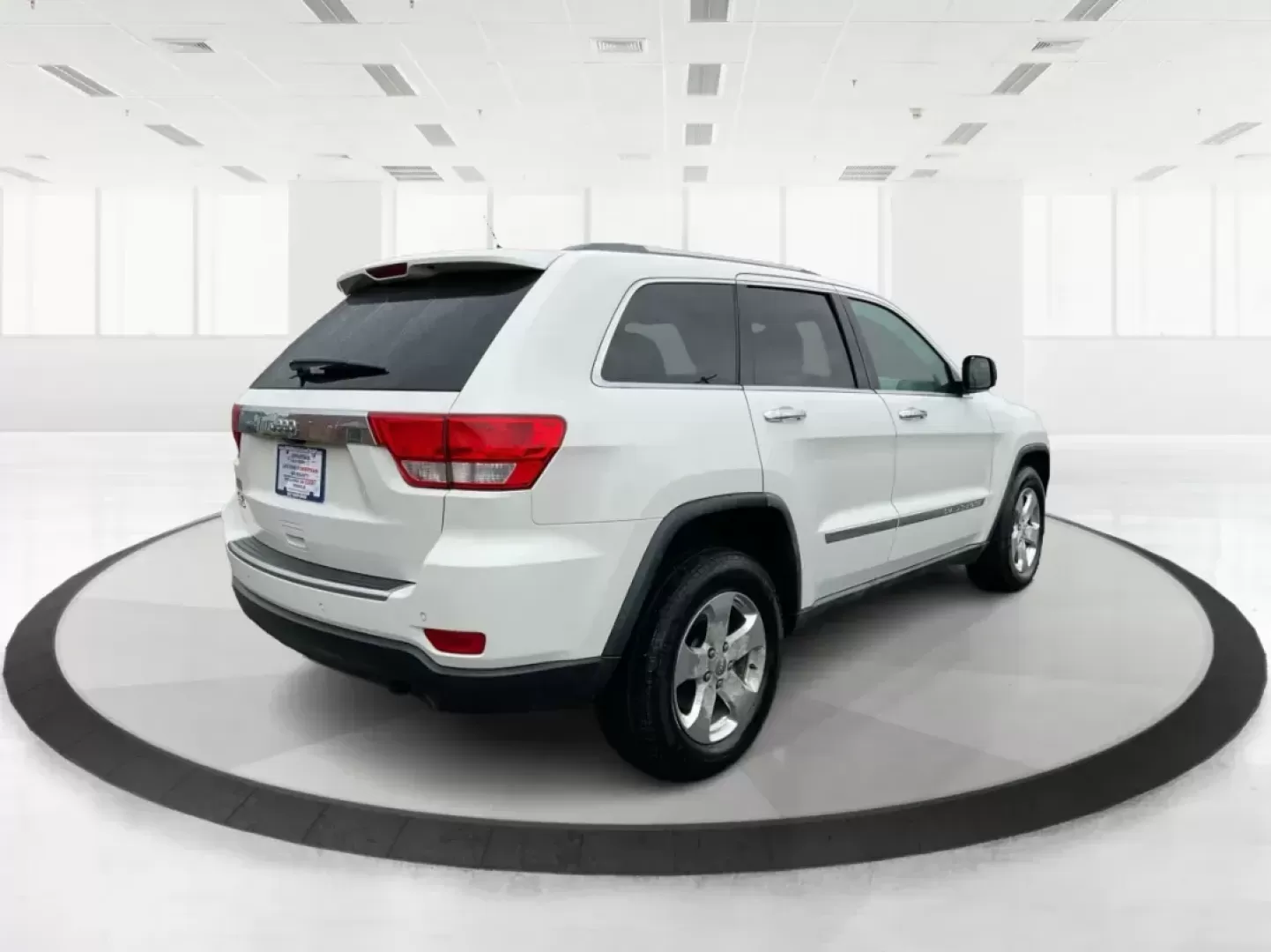 2011 Jeep Grand Cherokee Limited (1J4RR5GG2BC) with an Other engine, located at 4508 South Dixie Dr, Moraine, OH, 45439, (937) 908-9800, 39.689976, -84.218452 - Photo#2
