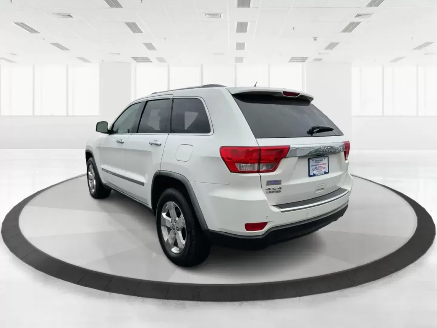 2011 Jeep Grand Cherokee Limited (1J4RR5GG2BC) with an Other engine, located at 4508 South Dixie Dr, Moraine, OH, 45439, (937) 908-9800, 39.689976, -84.218452 - Photo#5