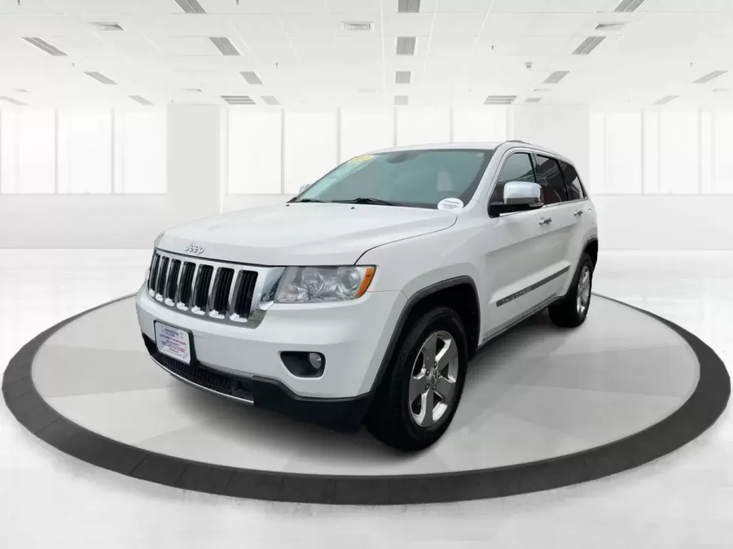 2011 Jeep Grand Cherokee Limited (1J4RR5GG2BC) with an Other engine, located at 4508 South Dixie Dr, Moraine, OH, 45439, (937) 908-9800, 39.689976, -84.218452 - Photo#8