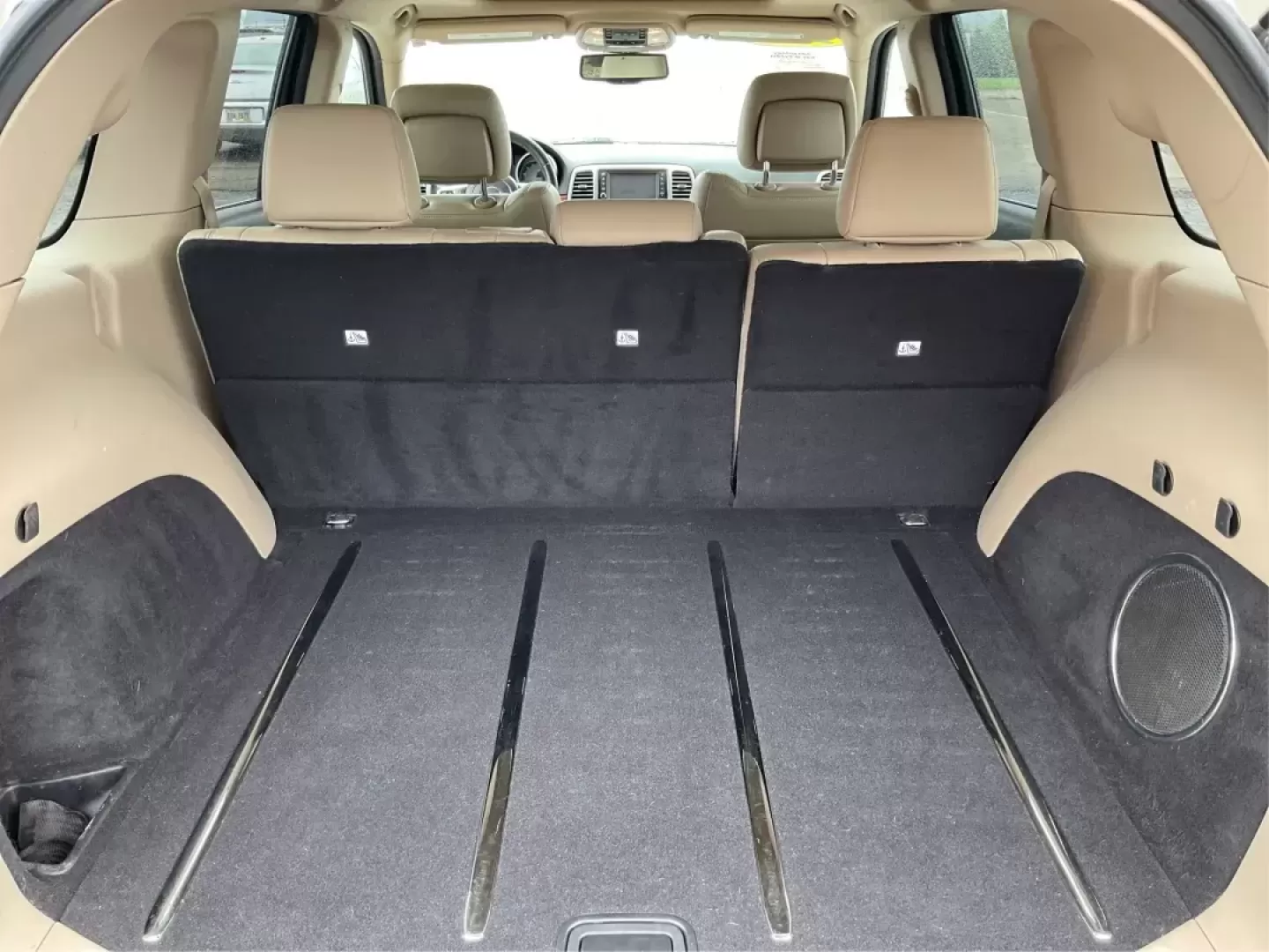 2011 Jeep Grand Cherokee Limited (1J4RR5GG2BC) with an Other engine, located at 4508 South Dixie Dr, Moraine, OH, 45439, (937) 908-9800, 39.689976, -84.218452 - Photo#12