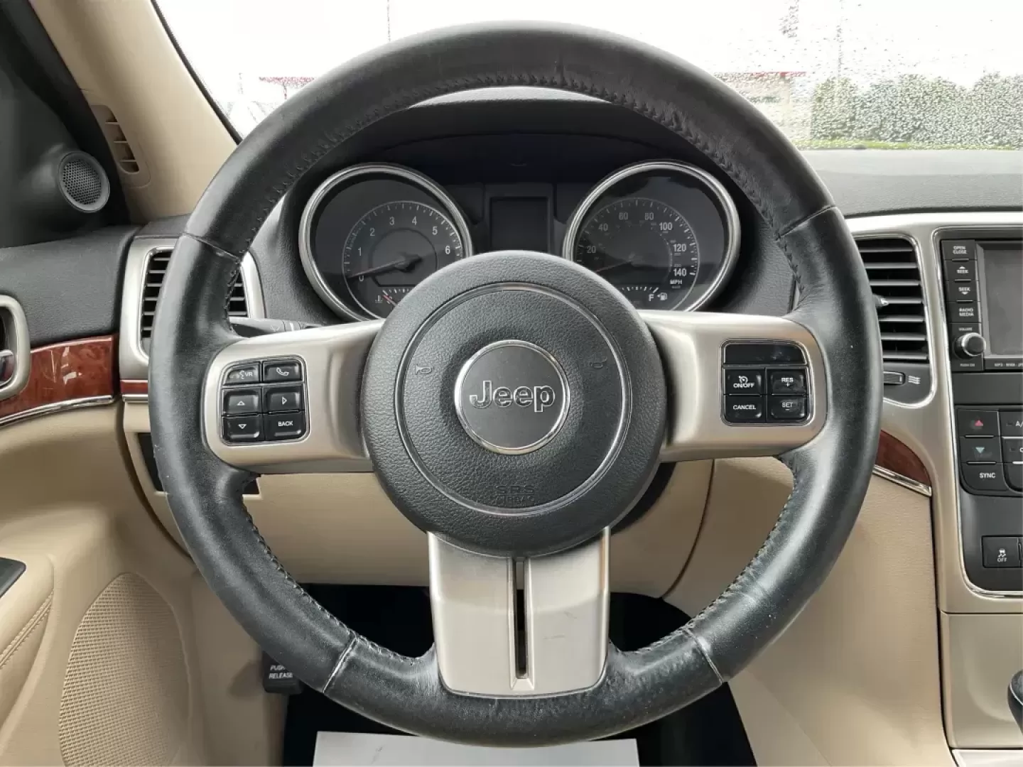2011 Jeep Grand Cherokee Limited (1J4RR5GG2BC) with an Other engine, located at 4508 South Dixie Dr, Moraine, OH, 45439, (937) 908-9800, 39.689976, -84.218452 - Photo#16