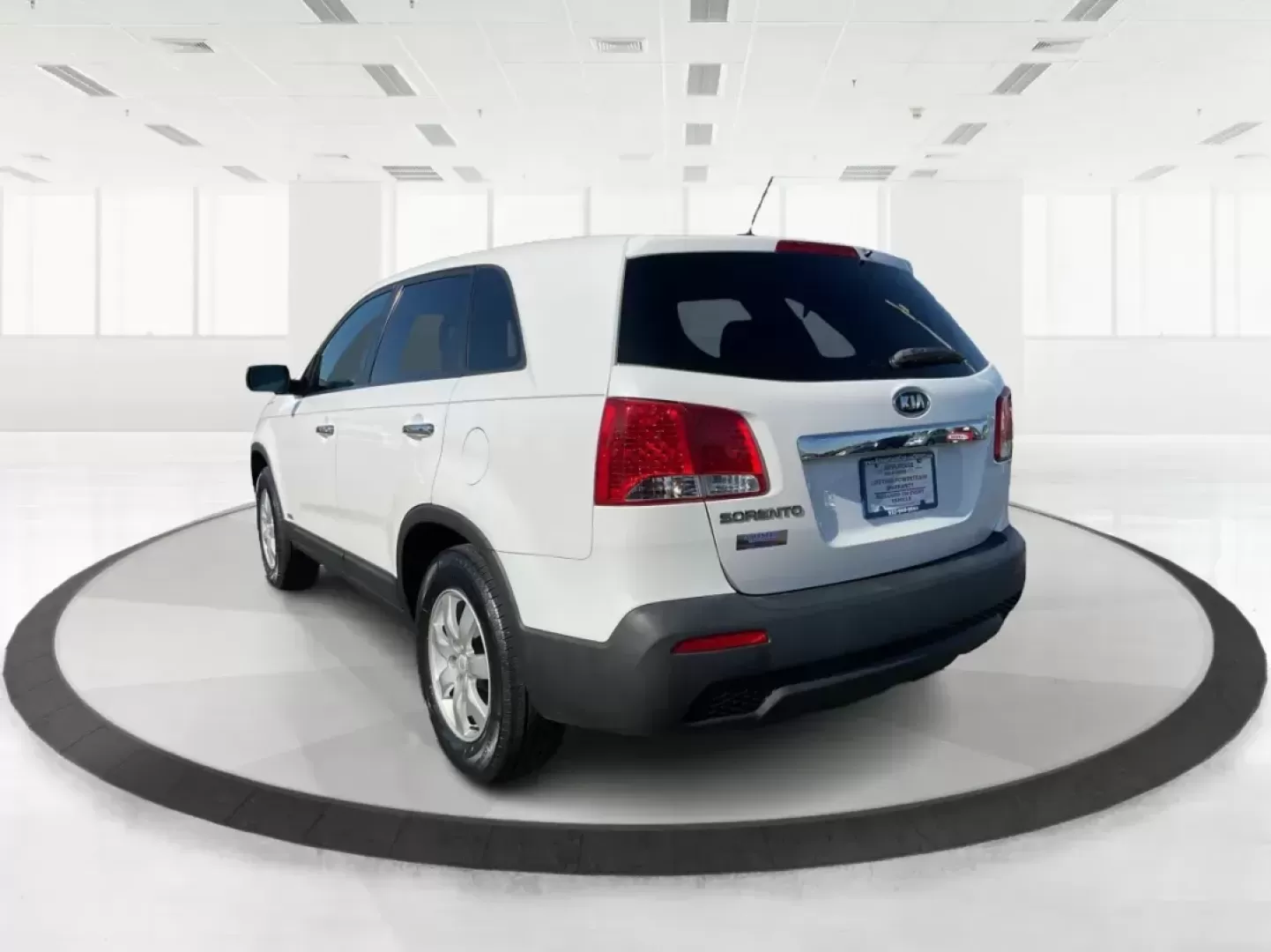 2011 Kia Sorento LX (5XYKTCA11BG) with an 2.4L I-4 DOHC engine, located at 8750 N County Rd 25A, Piqua, OH, 45356, (937) 908-9800, 40.164391, -84.232513 - Photo#4