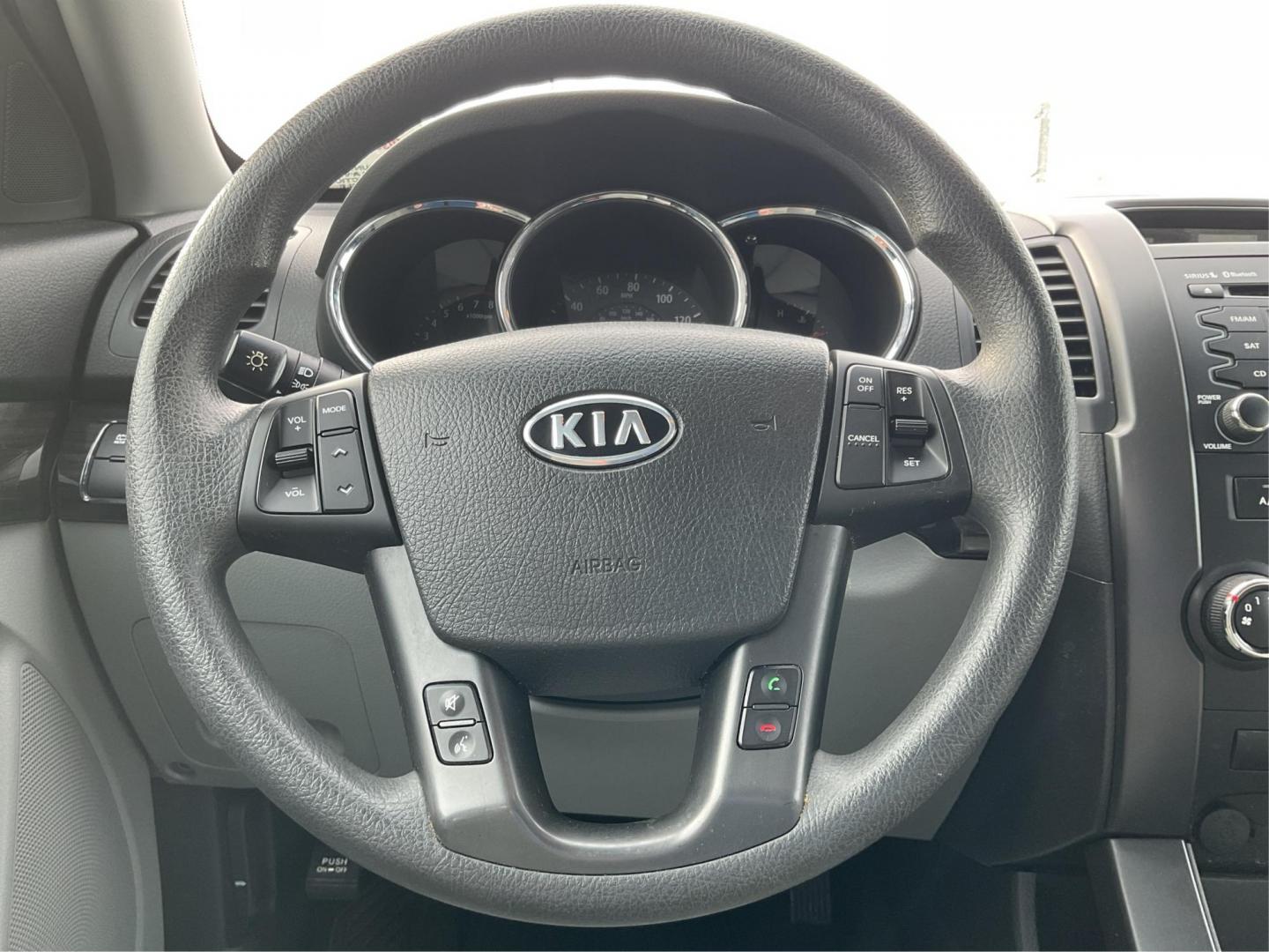 2011 Kia Sorento LX (5XYKT4A10BG) with an 2.4L I-4 DOHC engine, located at 1951 S Dayton Lakeview Rd., New Carlisle, OH, 45344, (937) 908-9800, 39.890999, -84.050255 - Photo#15