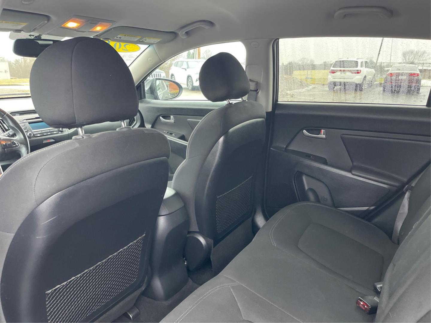 2011 Kia Sportage EX AWD (KNDPCCA29B7) with an 2.4L V6 DOHC 24V engine, 6-Speed Automatic transmission, located at 1184 Kauffman Ave, Fairborn, OH, 45324, (937) 908-9800, 39.807072, -84.030914 - Photo#9