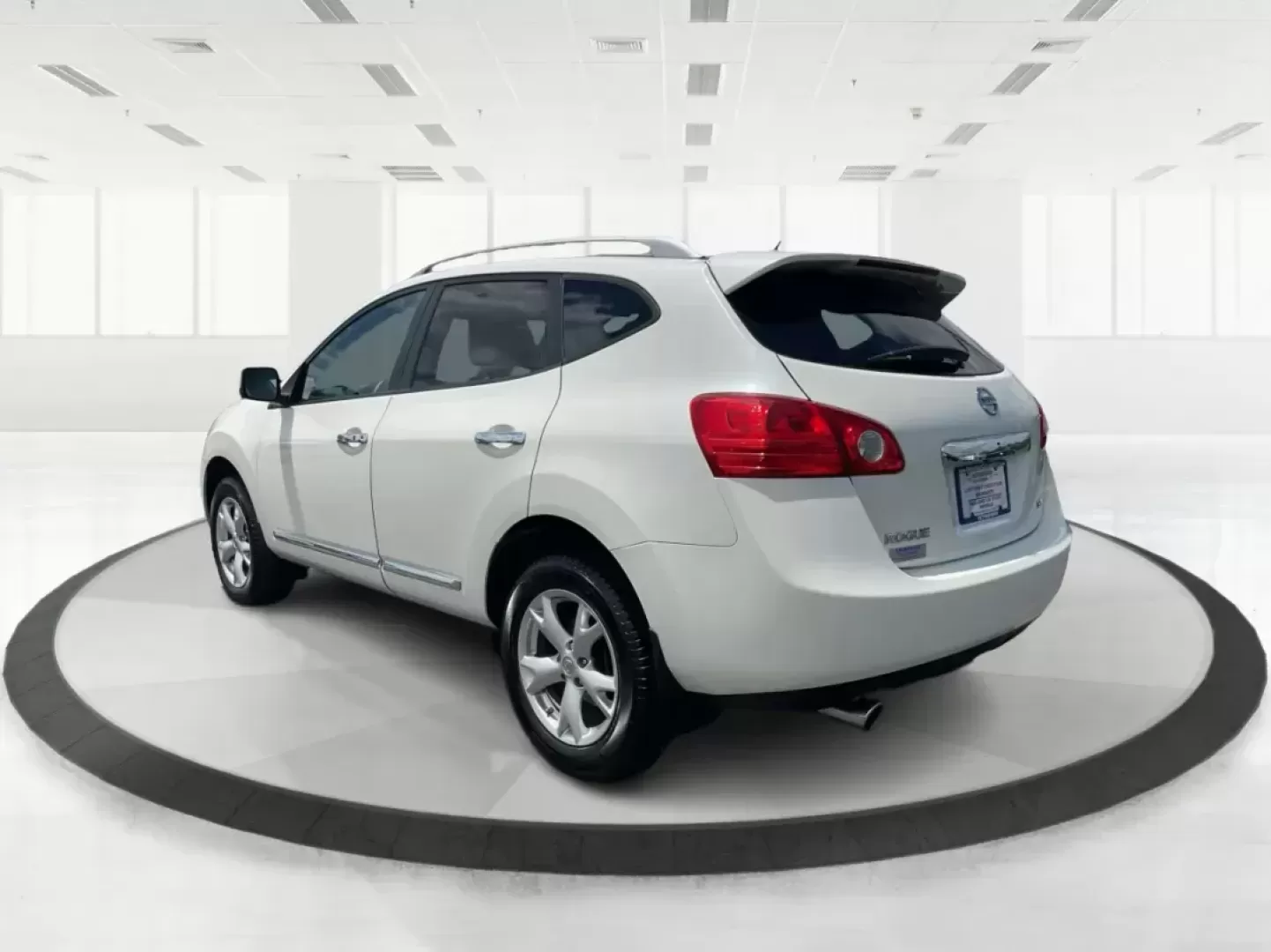 2011 Nissan Rogue SV (JN8AS5MT9BW) with an 2.5L I-4 DOHC engine, located at 401 Woodman Dr, Riverside, OH, 45431, (937) 908-9800, 39.760899, -84.123421 - Photo#4