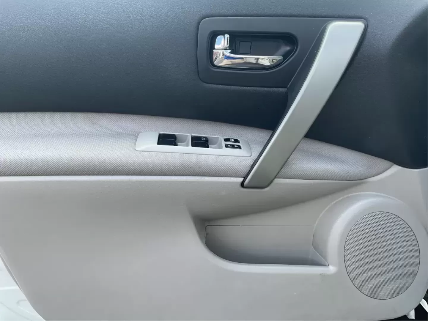 2011 Nissan Rogue SV (JN8AS5MT9BW) with an 2.5L I-4 DOHC engine, located at 401 Woodman Dr, Riverside, OH, 45431, (937) 908-9800, 39.760899, -84.123421 - Photo#17