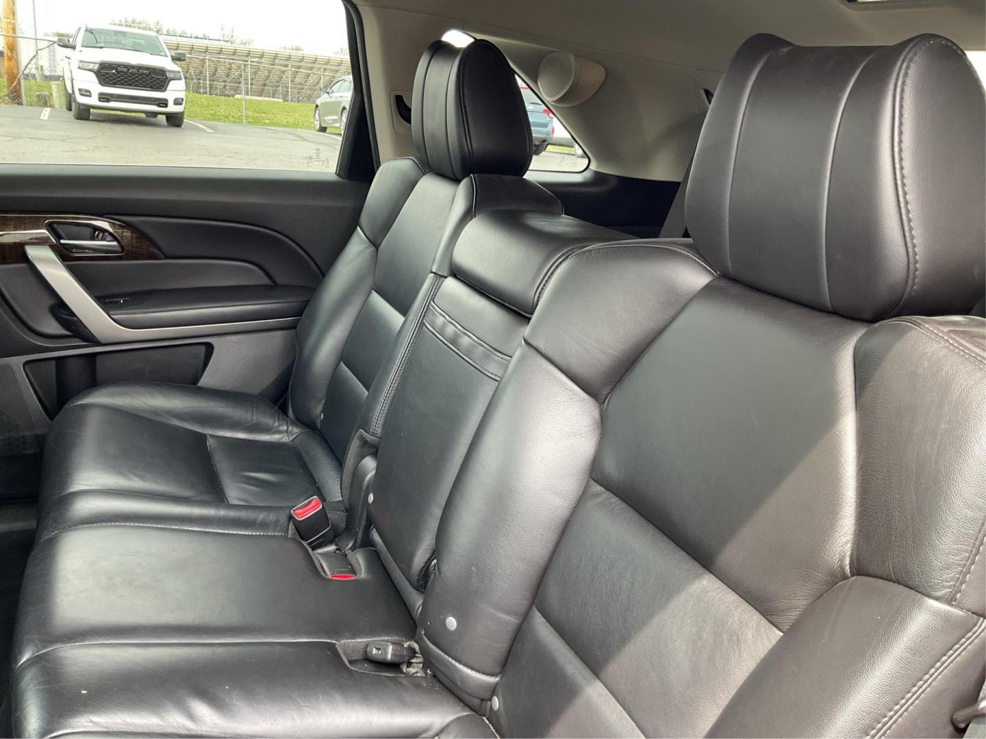 2012 Acura MDX Technology Package (2HNYD2H34CH) with an 3.7L V-6 VTEC variable valve control engine, located at 8750 N County Rd 25A, Piqua, OH, 45356, (937) 908-9800, 40.164391, -84.232513 - Photo#9