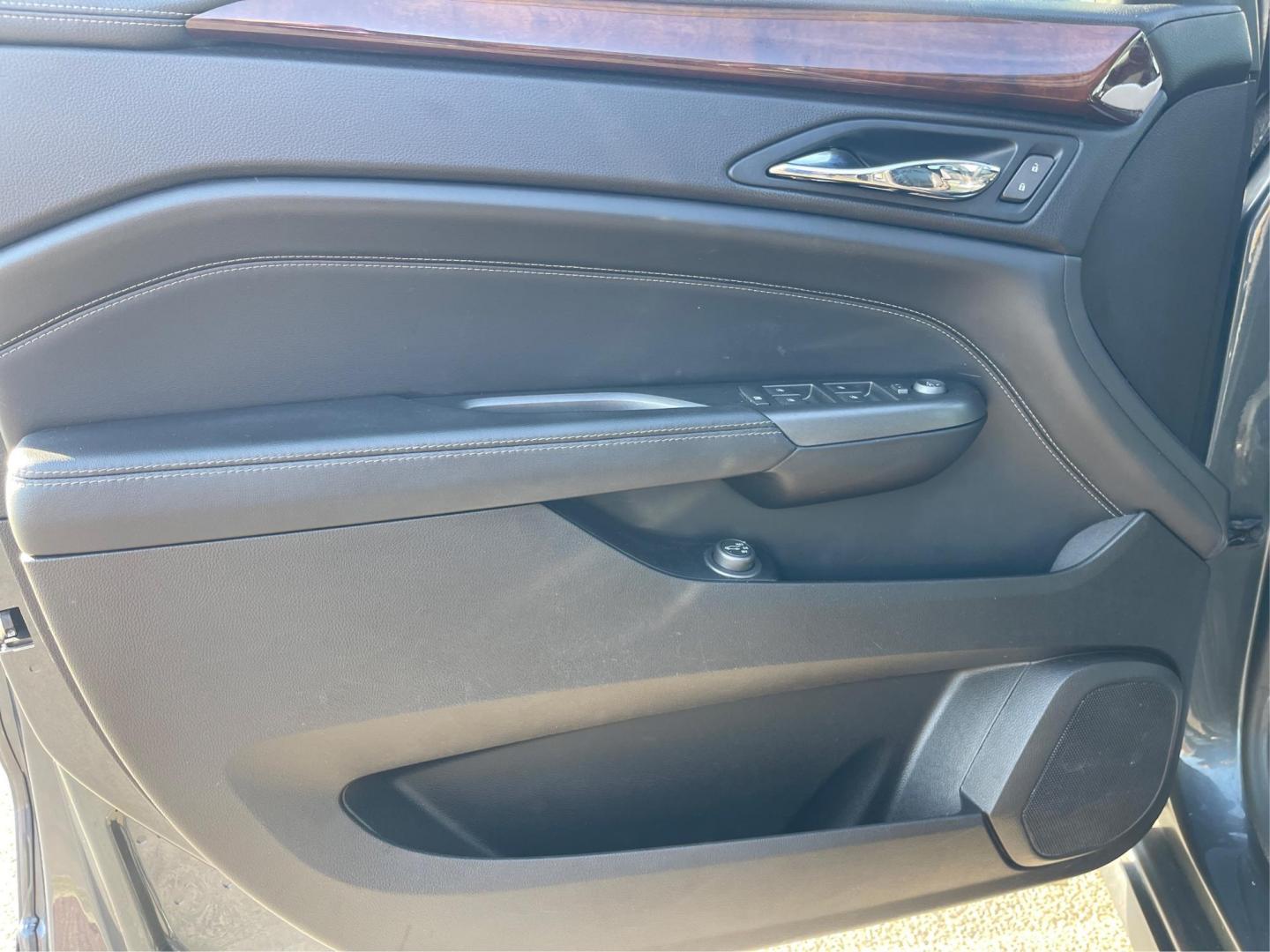2012 Cadillac SRX Performance Collection (3GYFNEE36CS) with an 3.6L V-6 gasoline direct injection engine, located at 8750 N County Rd 25A, Piqua, OH, 45356, (937) 908-9800, 40.164391, -84.232513 - Photo#18