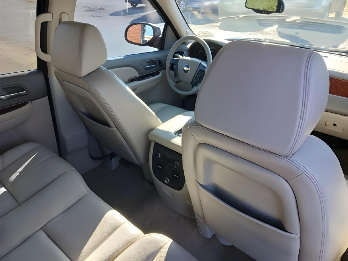 2012 Chevrolet Avalanche LT 4WD (3GNTKFE72CG) with an 5.3L V8 OHV 16V FFV engine, 4-Speed Automatic transmission, located at 1951 S Dayton Lakeview Rd., New Carlisle, OH, 45344, (937) 908-9800, 39.890999, -84.050255 - Photo#10