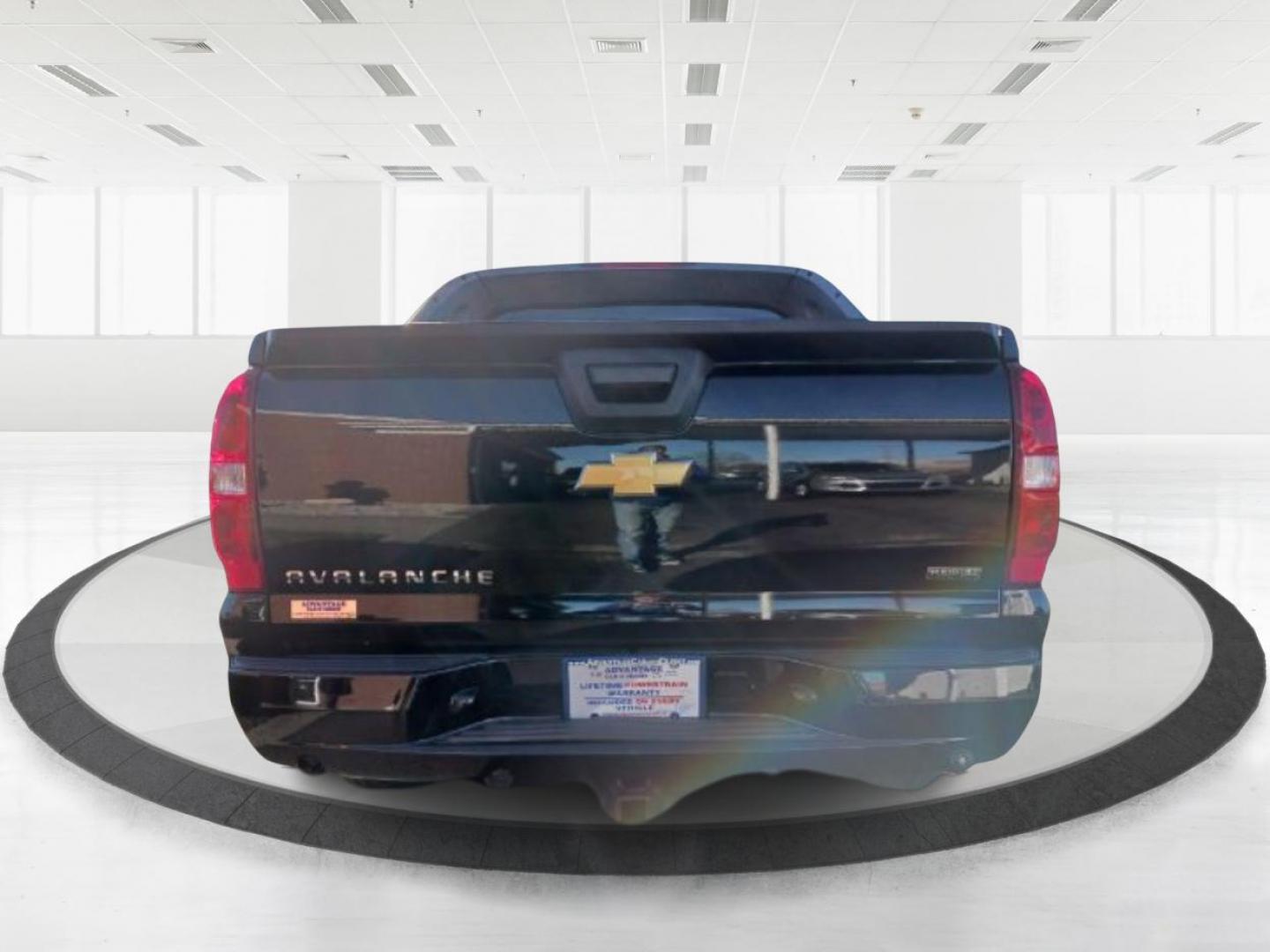 2012 Chevrolet Avalanche LT 4WD (3GNTKFE72CG) with an 5.3L V8 OHV 16V FFV engine, 4-Speed Automatic transmission, located at 1951 S Dayton Lakeview Rd., New Carlisle, OH, 45344, (937) 908-9800, 39.890999, -84.050255 - Photo#2