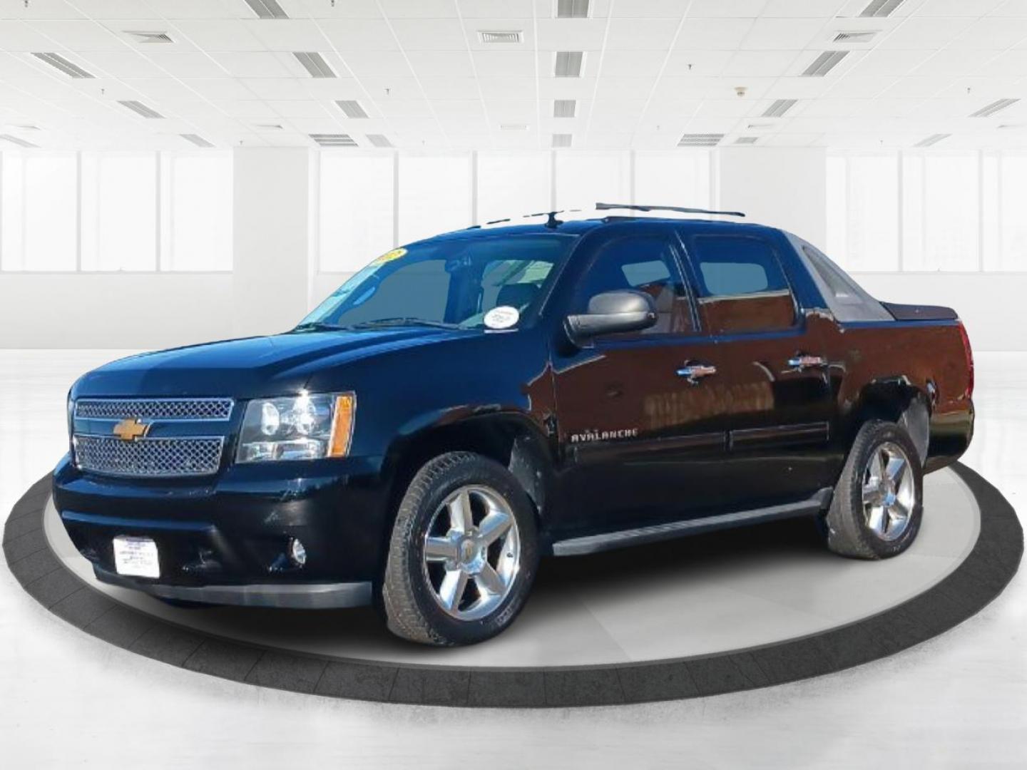 2012 Chevrolet Avalanche LT 4WD (3GNTKFE72CG) with an 5.3L V8 OHV 16V FFV engine, 4-Speed Automatic transmission, located at 1951 S Dayton Lakeview Rd., New Carlisle, OH, 45344, (937) 908-9800, 39.890999, -84.050255 - Photo#5