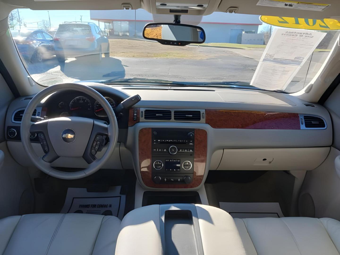 2012 Chevrolet Avalanche LT 4WD (3GNTKFE72CG) with an 5.3L V8 OHV 16V FFV engine, 4-Speed Automatic transmission, located at 1951 S Dayton Lakeview Rd., New Carlisle, OH, 45344, (937) 908-9800, 39.890999, -84.050255 - Photo#7