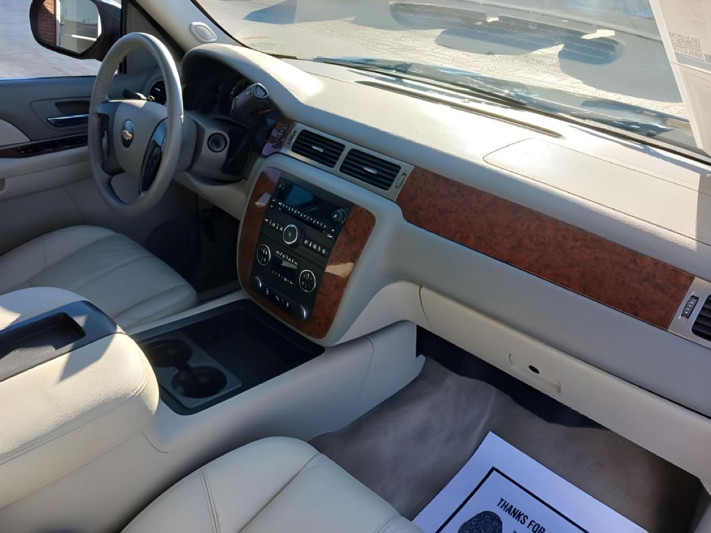 2012 Chevrolet Avalanche LT 4WD (3GNTKFE72CG) with an 5.3L V8 OHV 16V FFV engine, 4-Speed Automatic transmission, located at 1951 S Dayton Lakeview Rd., New Carlisle, OH, 45344, (937) 908-9800, 39.890999, -84.050255 - Photo#8