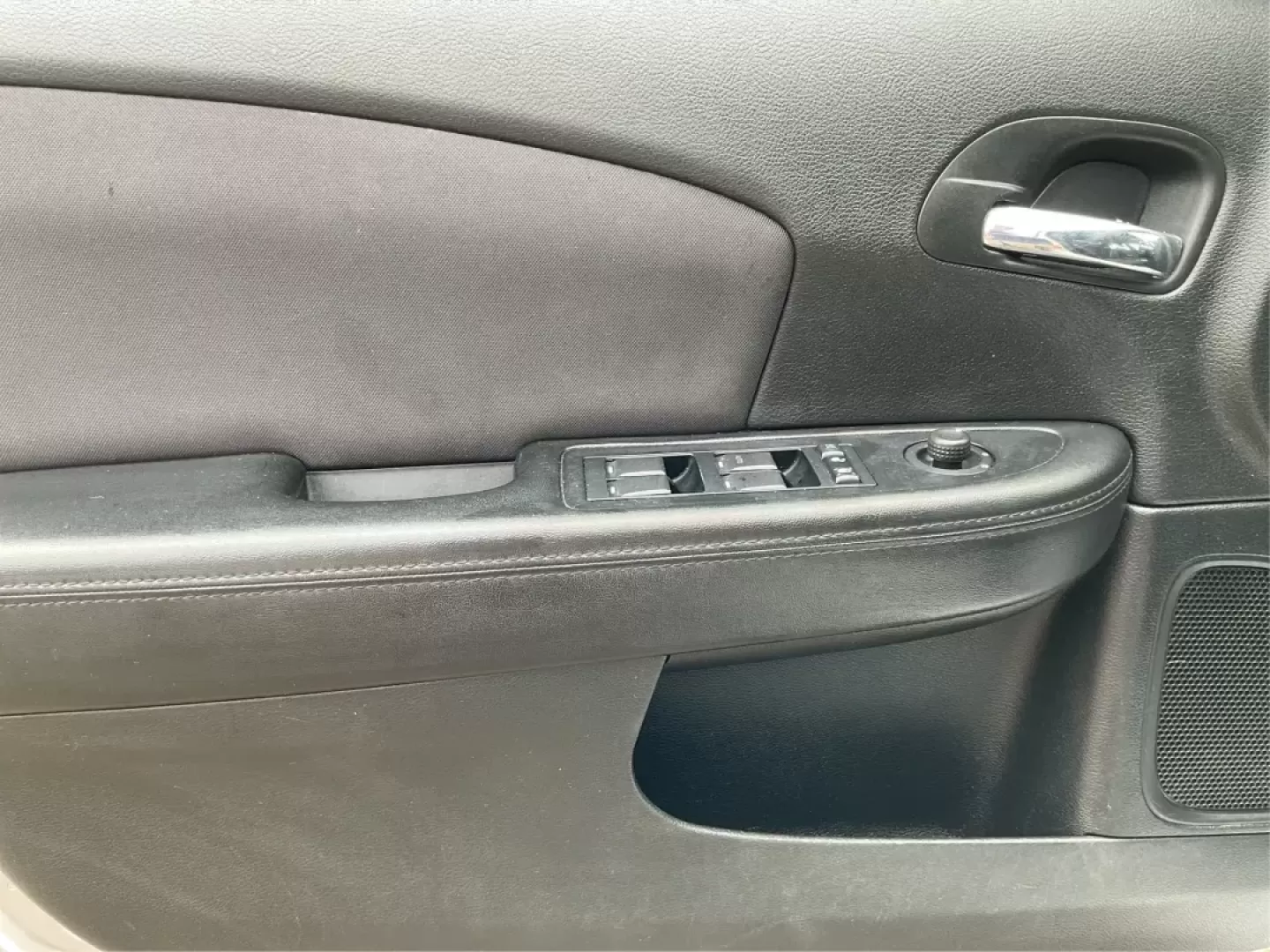 2012 Chrysler 200 LX (1C3CCBAB7CN) with an 2.4L L4 DOHC 16V engine, 6-Speed Automatic transmission, located at 4508 South Dixie Dr, Moraine, OH, 45439, (937) 908-9800, 39.689976, -84.218452 - Photo#16