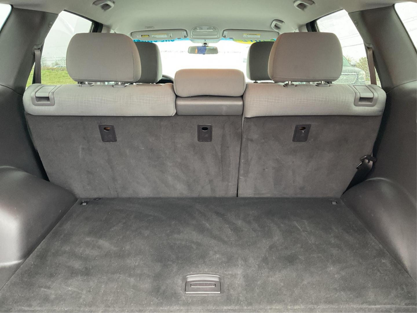 2012 Hyundai Santa Fe GLS (5XYZGDAB5CG) with an 2.4L I-4 DOHC engine, located at 1099 N County Rd 25A , Troy, OH, 45373, (937) 908-9800, 40.057079, -84.212883 - Photo#11