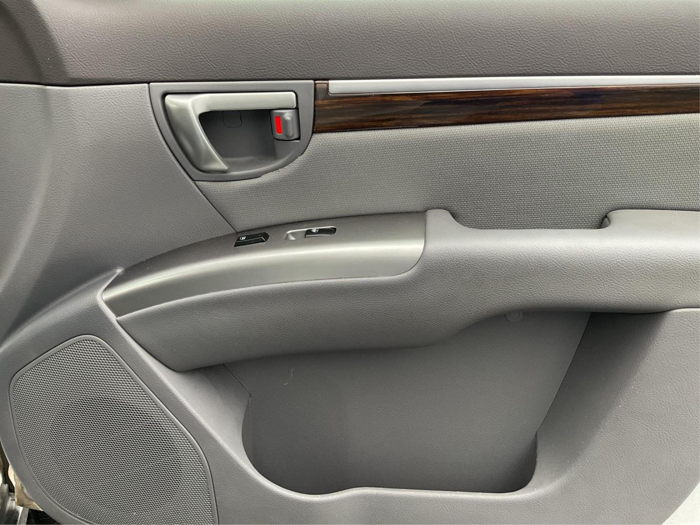 2012 Hyundai Santa Fe GLS (5XYZGDAB5CG) with an 2.4L I-4 DOHC engine, located at 1099 N County Rd 25A , Troy, OH, 45373, (937) 908-9800, 40.057079, -84.212883 - Photo#17