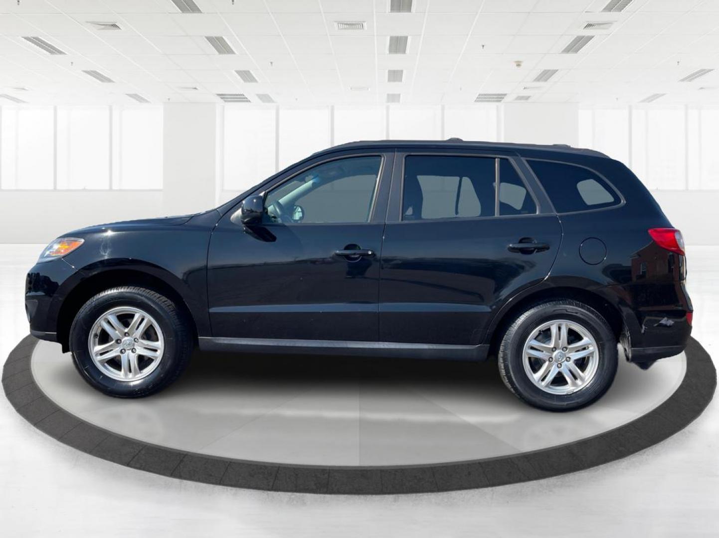 2012 Hyundai Santa Fe GLS (5XYZG3ABXCG) with an 2.4L I-4 DOHC engine, located at 401 Woodman Dr, Riverside, OH, 45431, (937) 908-9800, 39.760899, -84.123421 - Photo#5