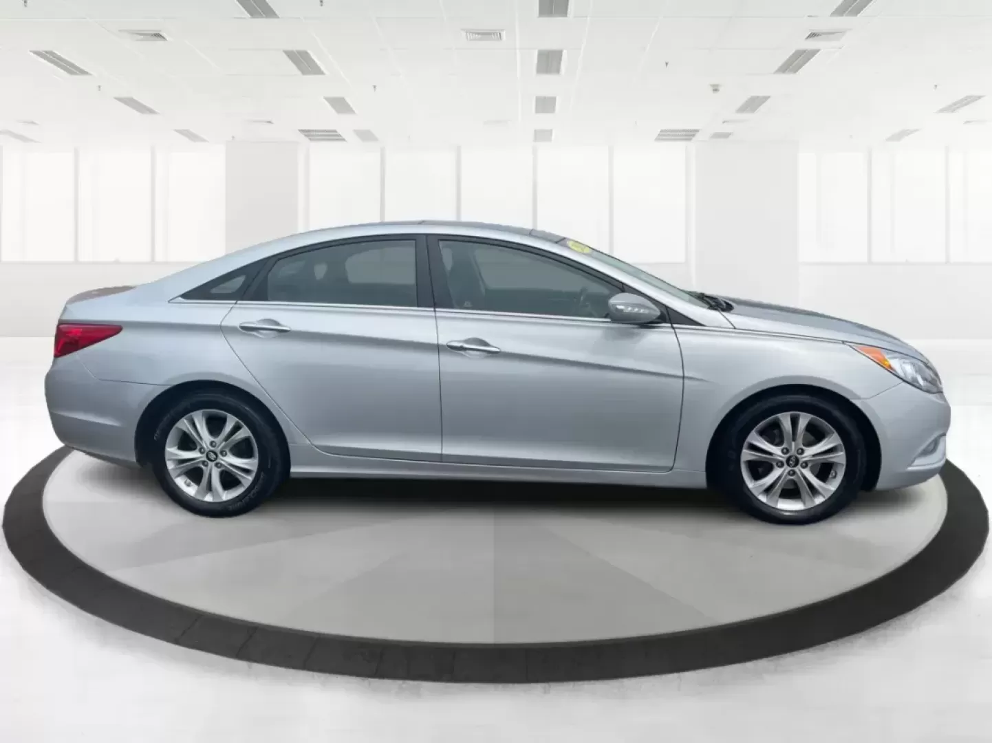2012 Hyundai Sonata Limited (5NPEC4AC5CH) with an 2.4L I-4 gasoline direct injection engine, located at 1230 East Main St, Xenia, OH, 45385, (937) 908-9800, 39.688026, -83.910172 - Photo#1