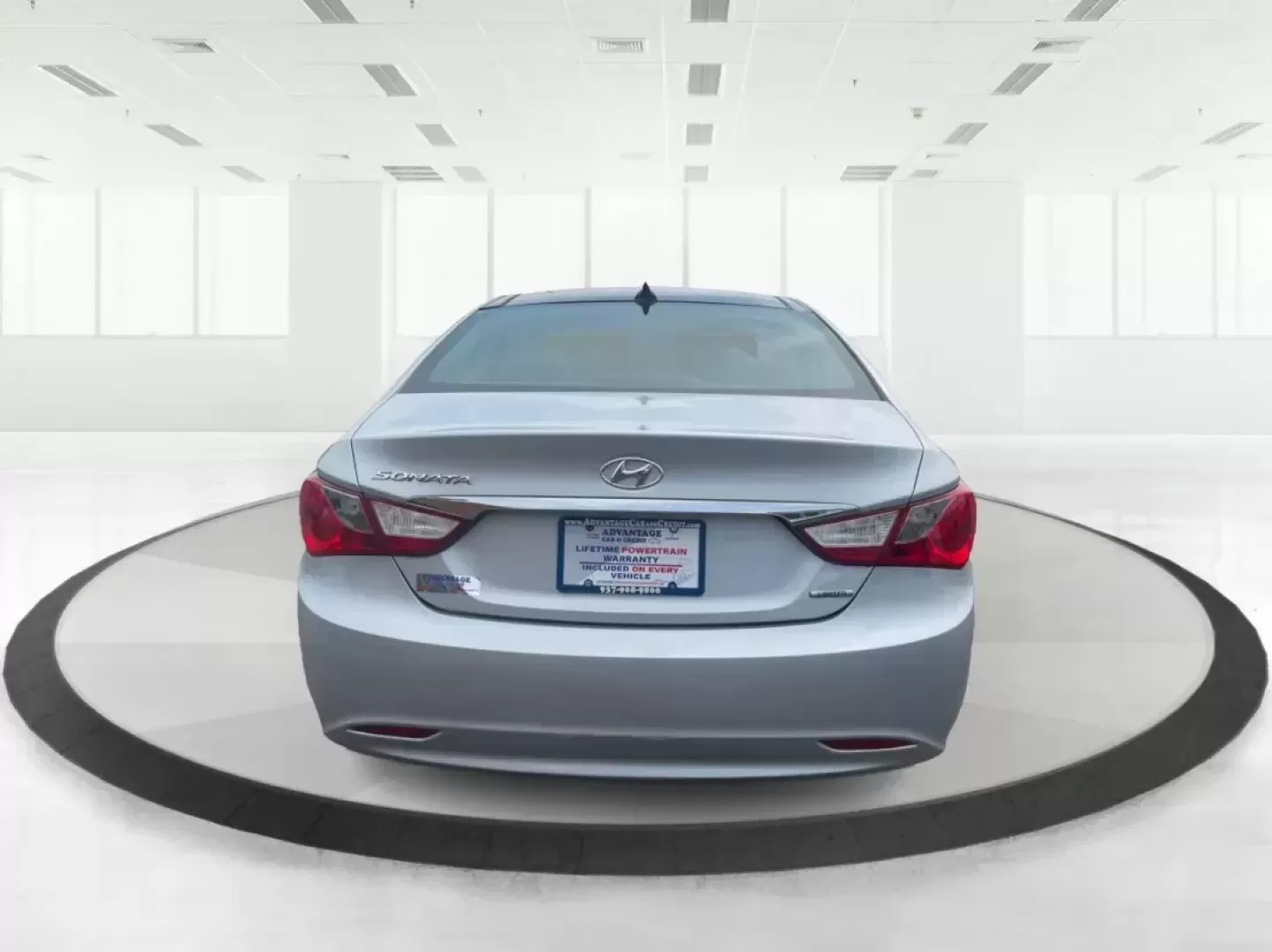 2012 Hyundai Sonata Limited (5NPEC4AC5CH) with an 2.4L I-4 gasoline direct injection engine, located at 1230 East Main St, Xenia, OH, 45385, (937) 908-9800, 39.688026, -83.910172 - Photo#3