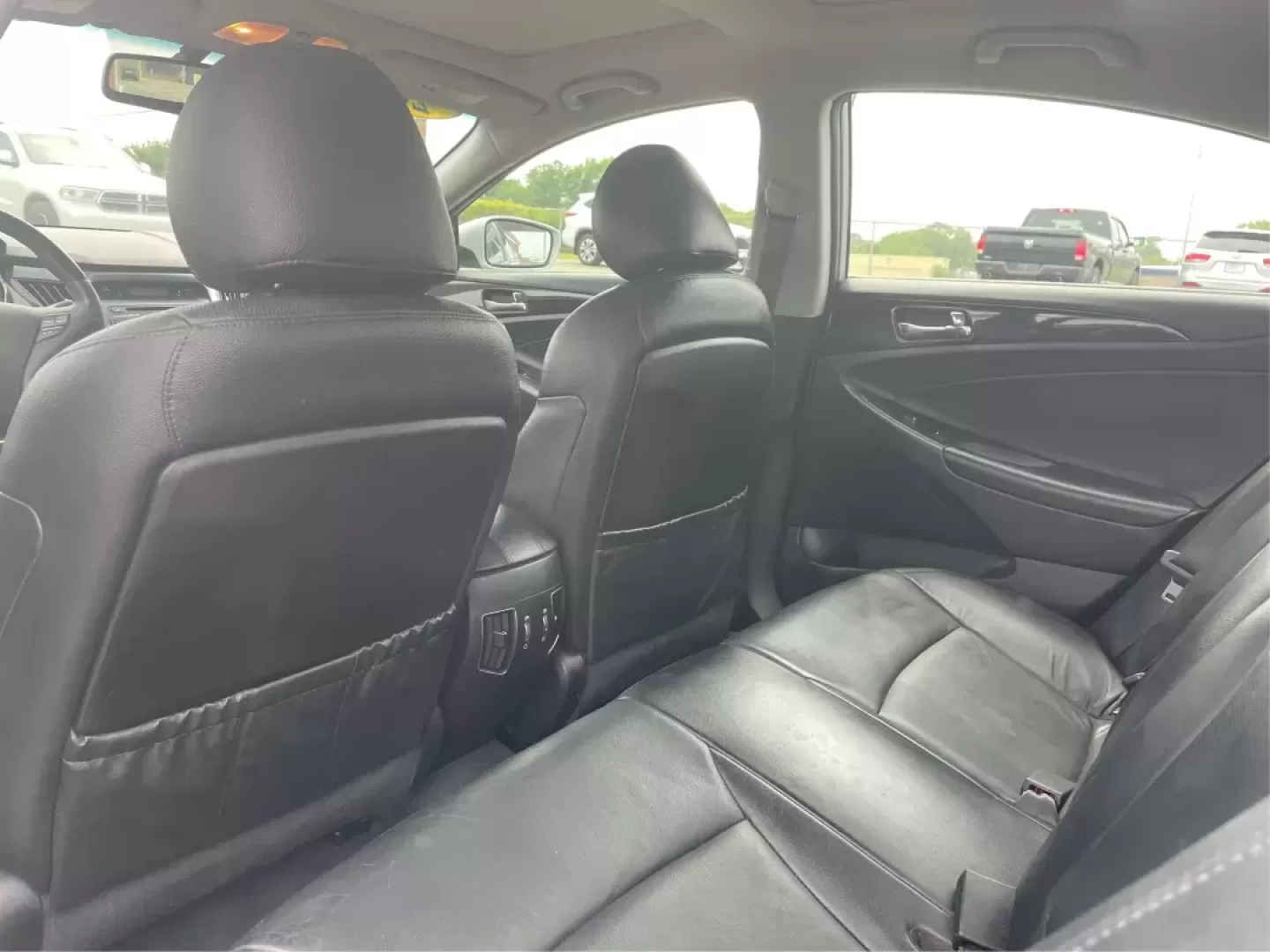 2012 Hyundai Sonata Limited (5NPEC4AC5CH) with an 2.4L I-4 gasoline direct injection engine, located at 1230 East Main St, Xenia, OH, 45385, (937) 908-9800, 39.688026, -83.910172 - Photo#9